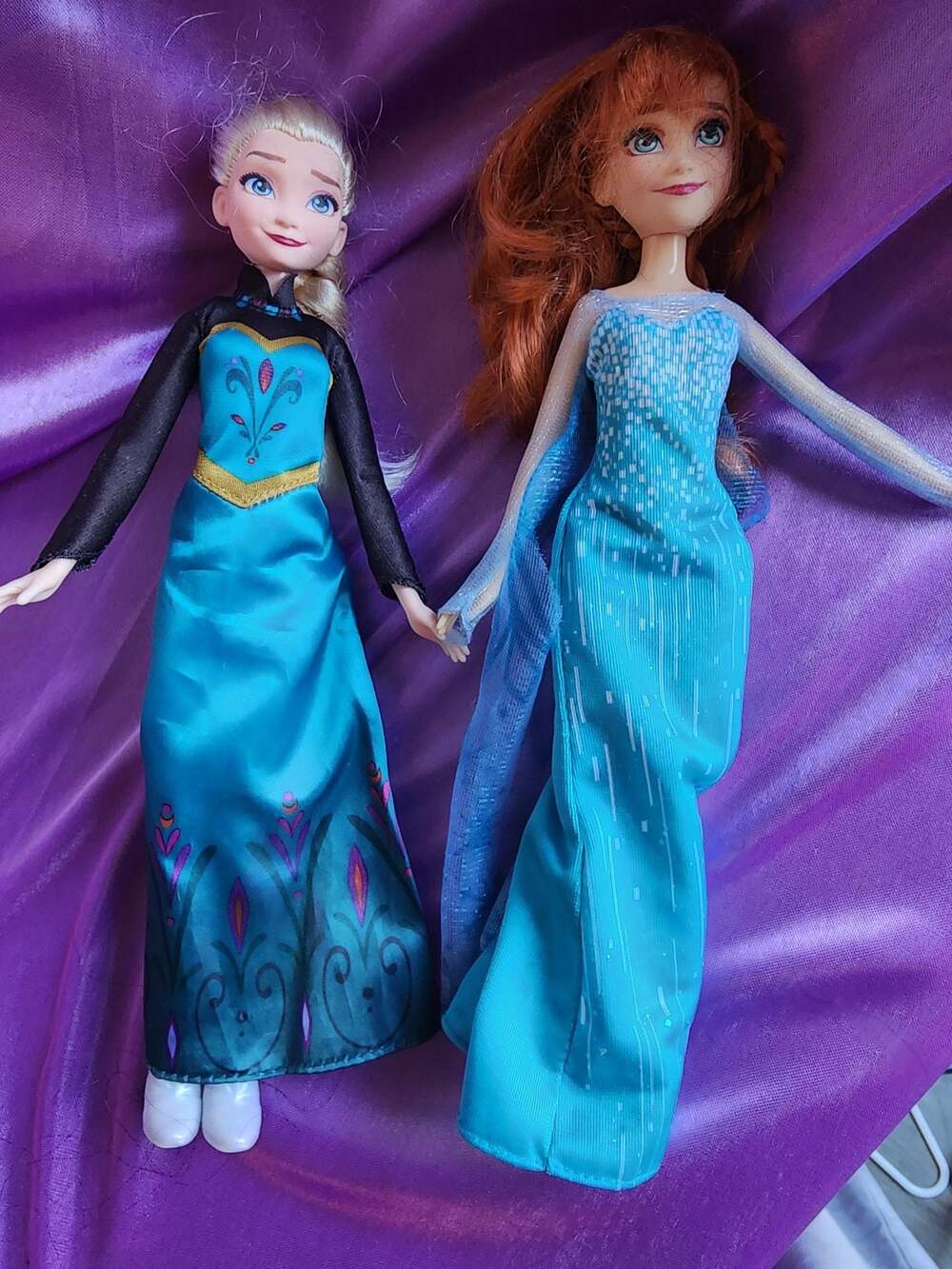 Disney Frozen Classic Anna and Elsa 12" Fashion Doll Set